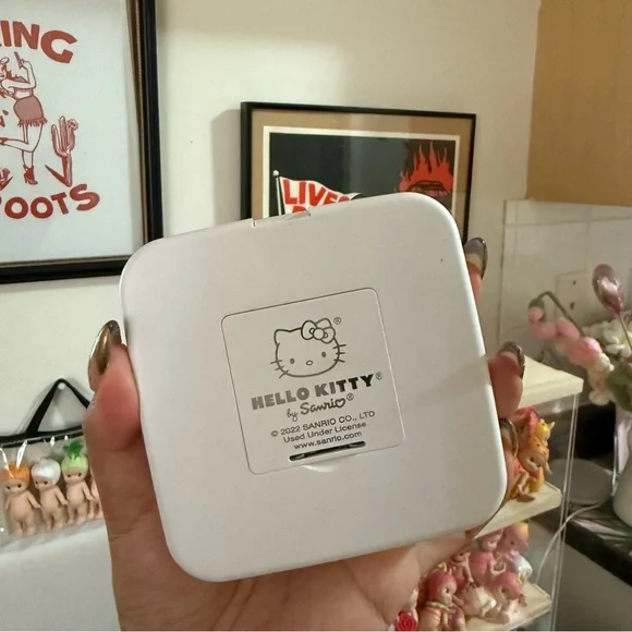 ❣️IMPRESSIONS Hello Kitty Compact Mirror - Picture 4 of 5